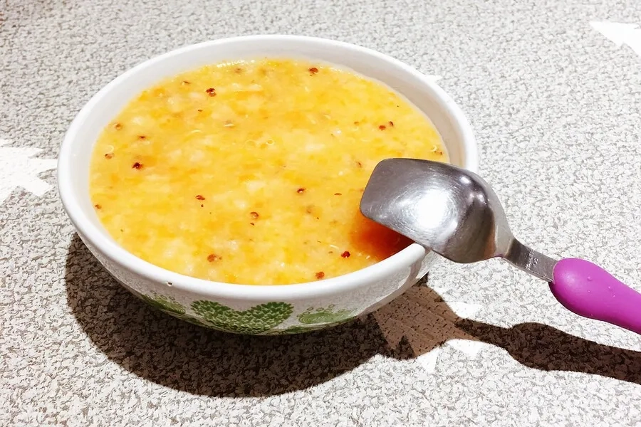 Trẻ nên ăn cháo, súp loãng để hỗ trợ hệ tiêu hóa