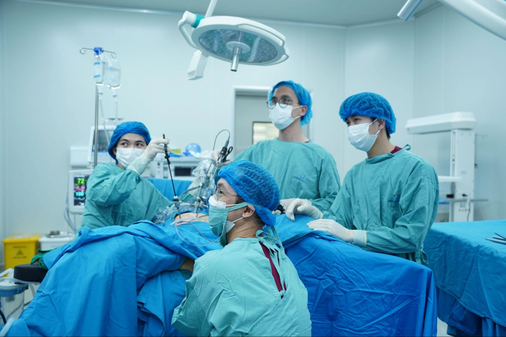 Cắt bỏ tử cung được chỉ định trong trường hợp u xơ kích cỡ lớn hoặc liên tục tái phát