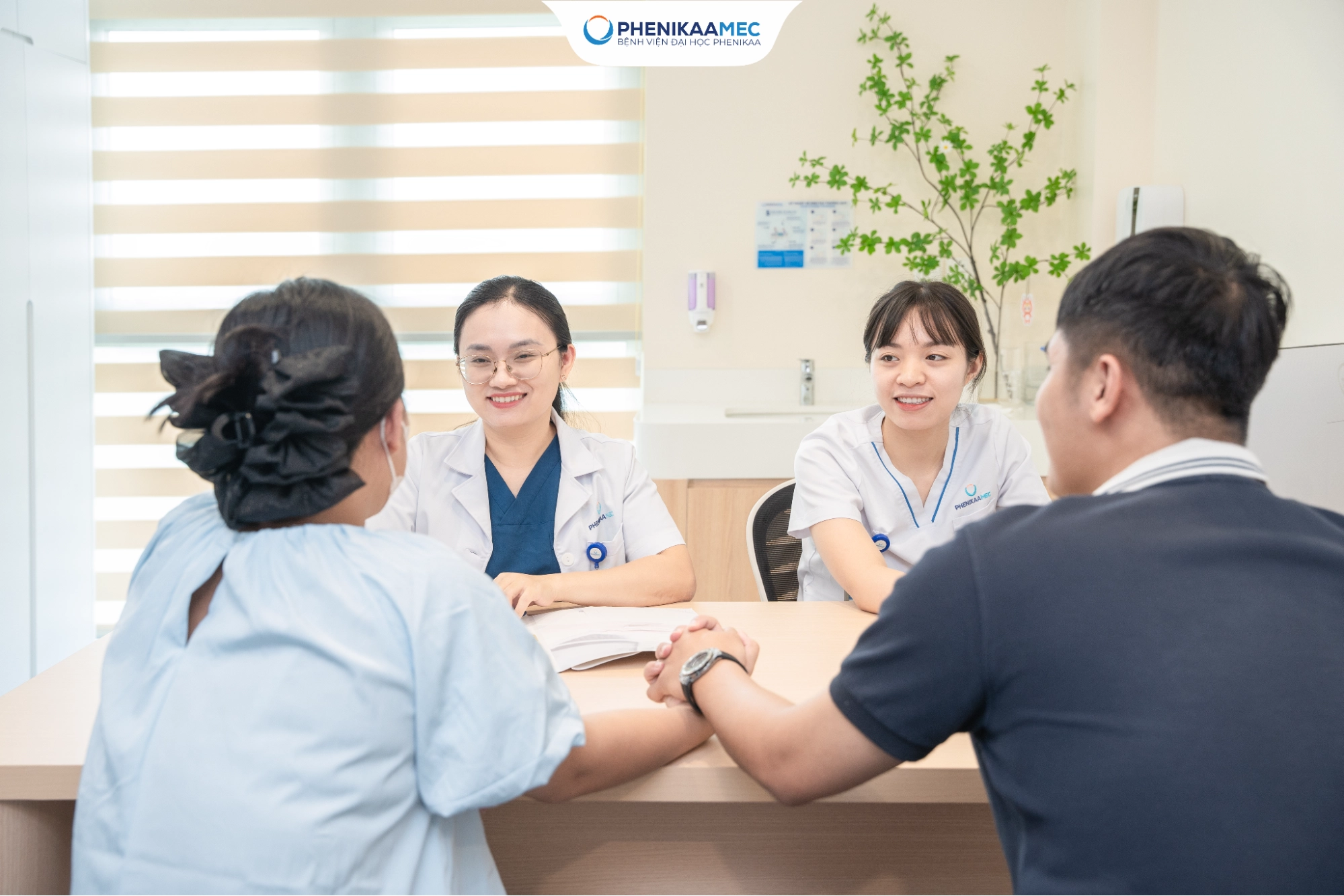 Mẹ cần kiểm tra sức khỏe tổng quát định kỳ để đảm bảo sức khỏe của cả mẹ và bé