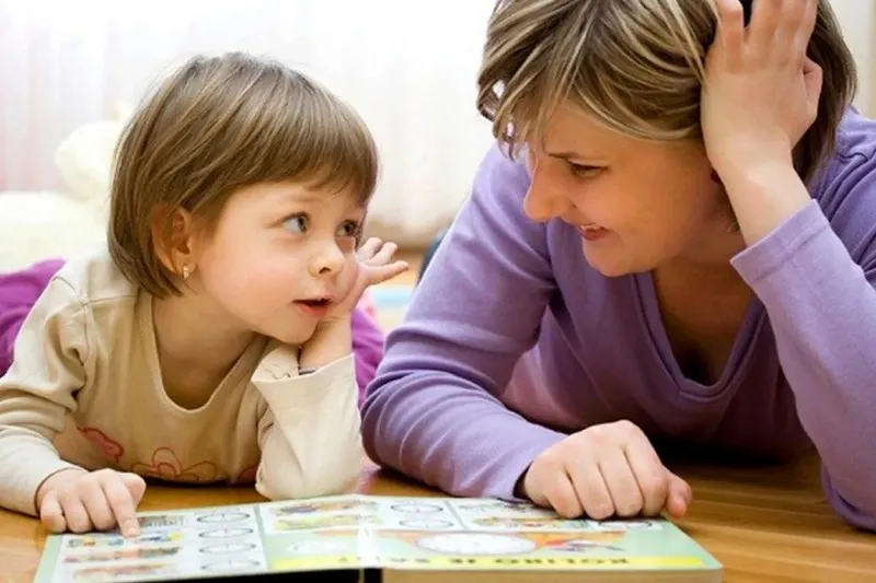 Nói lắp ở trẻ 2 tuổi do nhiều nguyên nhân gây ra