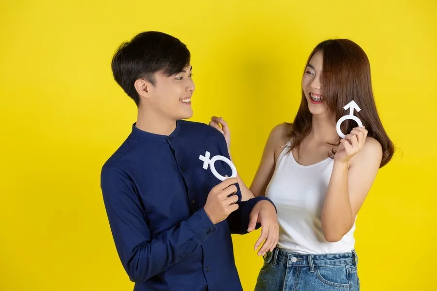 Quan hệ tình dục không an toàn có thể khiến vùng lộ tuyến bị tổn thương và viêm nhiễm