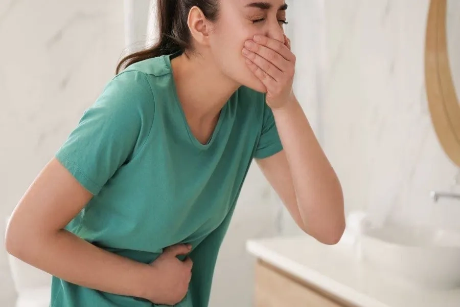 Buồn nôn và nôn ra máu có thể là dấu hiệu của ung thư dạ dày giai đoạn tiến triển