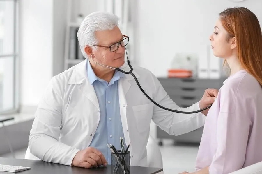 Bạn cần đến ngay cơ sở y tế khi xuất hiện các dấu hiệu hô hấp bất thường