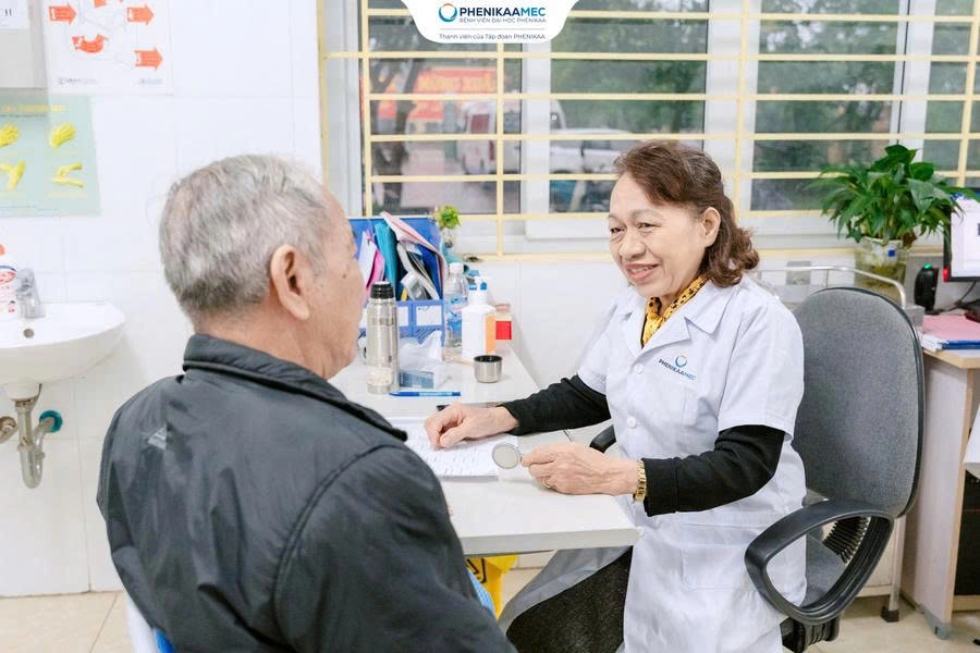 Từ trái tim người thầy thuốc Bệnh viện Đại học Phenikaa mang chăm sóc Y tế đến xã Nội Bài 