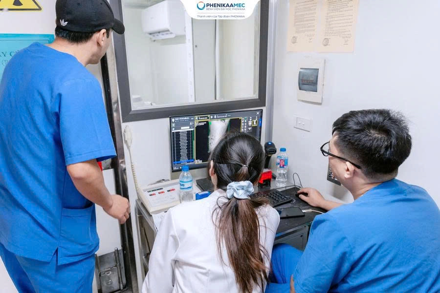 Từ trái tim người thầy thuốc Bệnh viện Đại học Phenikaa mang chăm sóc Y tế đến xã Nội Bài 