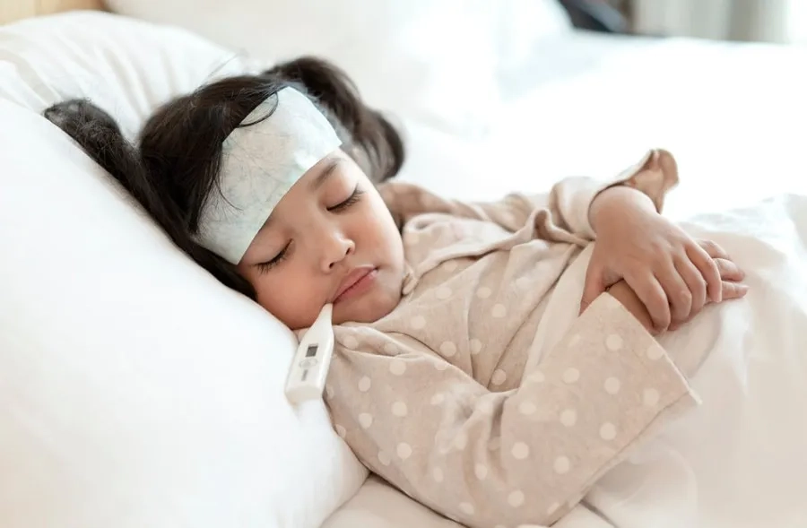 Trẻ có biểu hiện mất nước, li bì, mệt mỏi