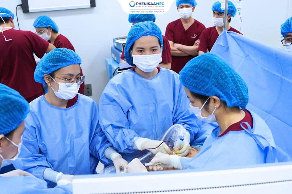 PhenikaaMec 3 lần truyền máu trong tử cung cứu sống thai nhi bất đồng Rh hiếm gặp