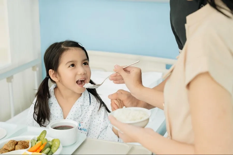 Bổ sung dinh dưỡng giúp trẻ tăng cường đề kháng, nhanh phục hồi
