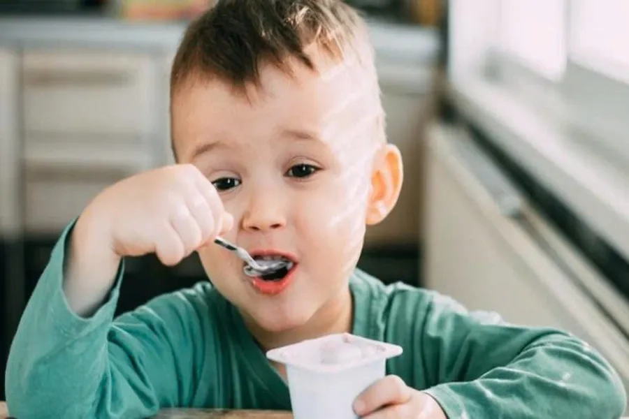 Sữa đặc có hàm lượng đường cao, nên hạn chế cho trẻ ăn khi bị ốm