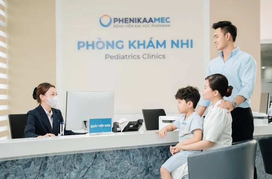 Trẻ cần được thăm khám ngay nếu các biểu hiện bệnh tay chân miệng kéo dài không dứt, trẻ mệt mỏi, ăn uống kém