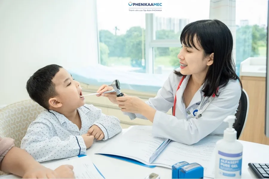 Bác sĩ chuyên khoa sẽ căn cứ vào kết quả chẩn đoán để lên kế hoạch điều trị cho bé