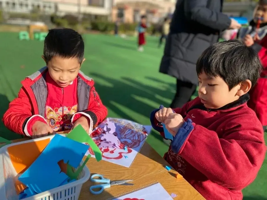 Trẻ dễ bị lây bệnh truyền nhiễm trong môi trường tập thể