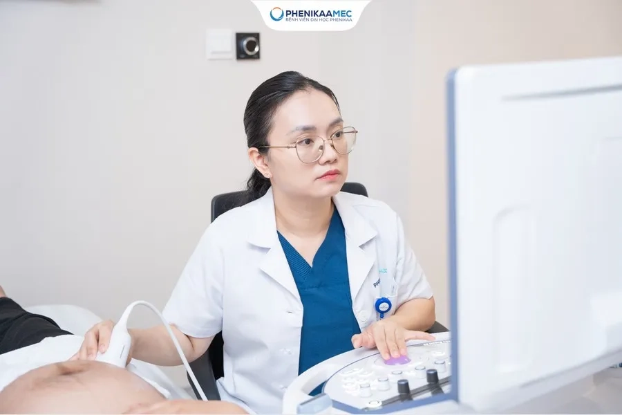 Bác sĩ chuyên khoa thăm khám và tư vấn phù hợp