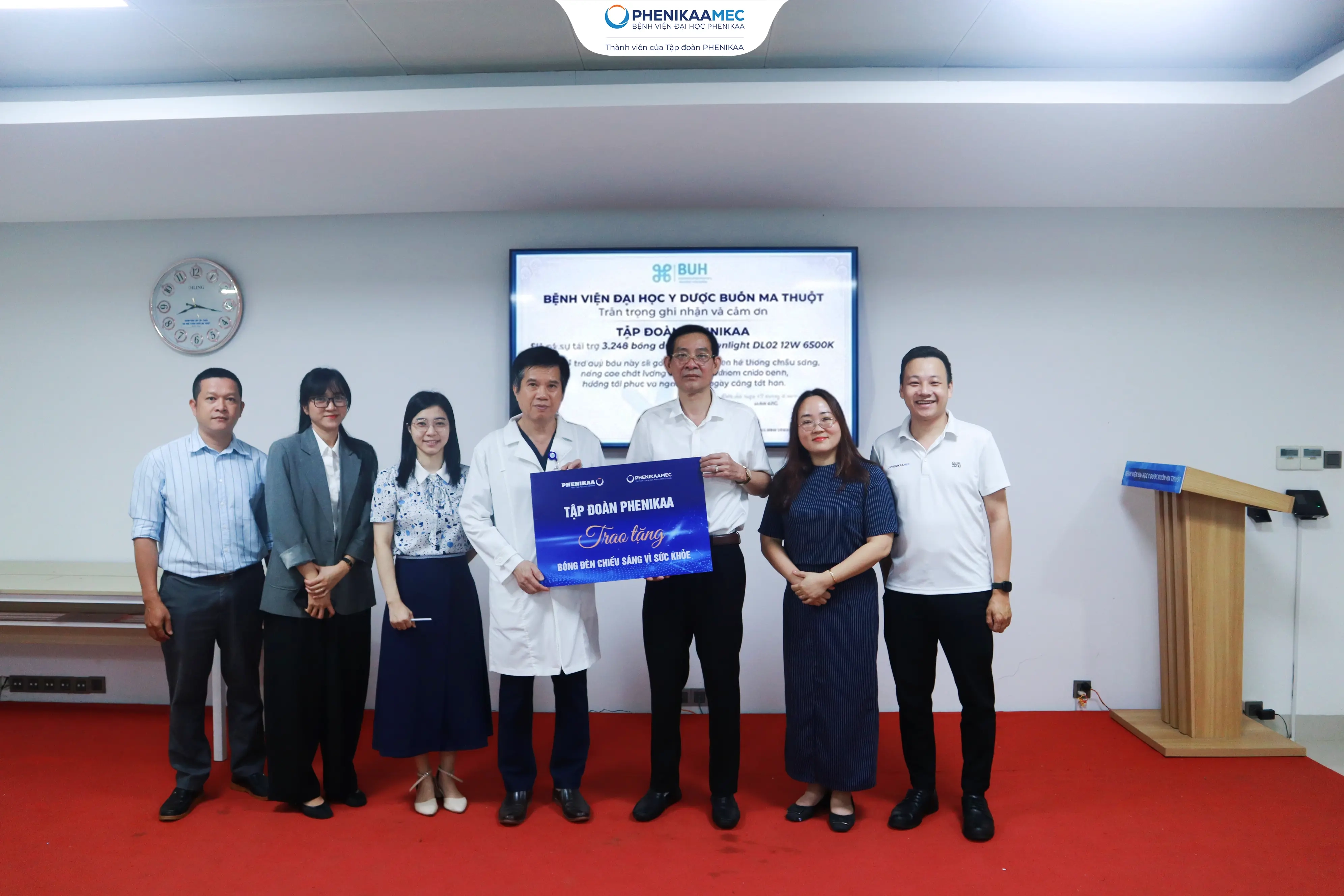 PhenikaaMec trao tặng hơn 11.000 bóng đèn cho các bệnh viện khu vực Tây Nguyên