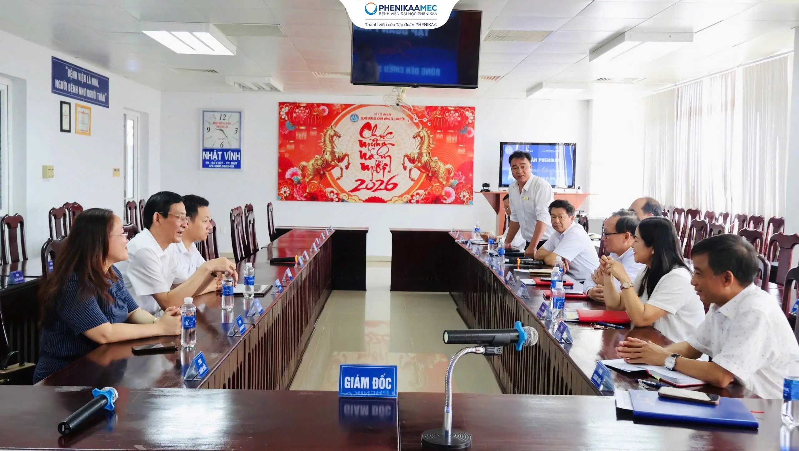 phenikaamec trao tặng bóng đèn cho các bệnh viện khu vực Tây Nguyên 