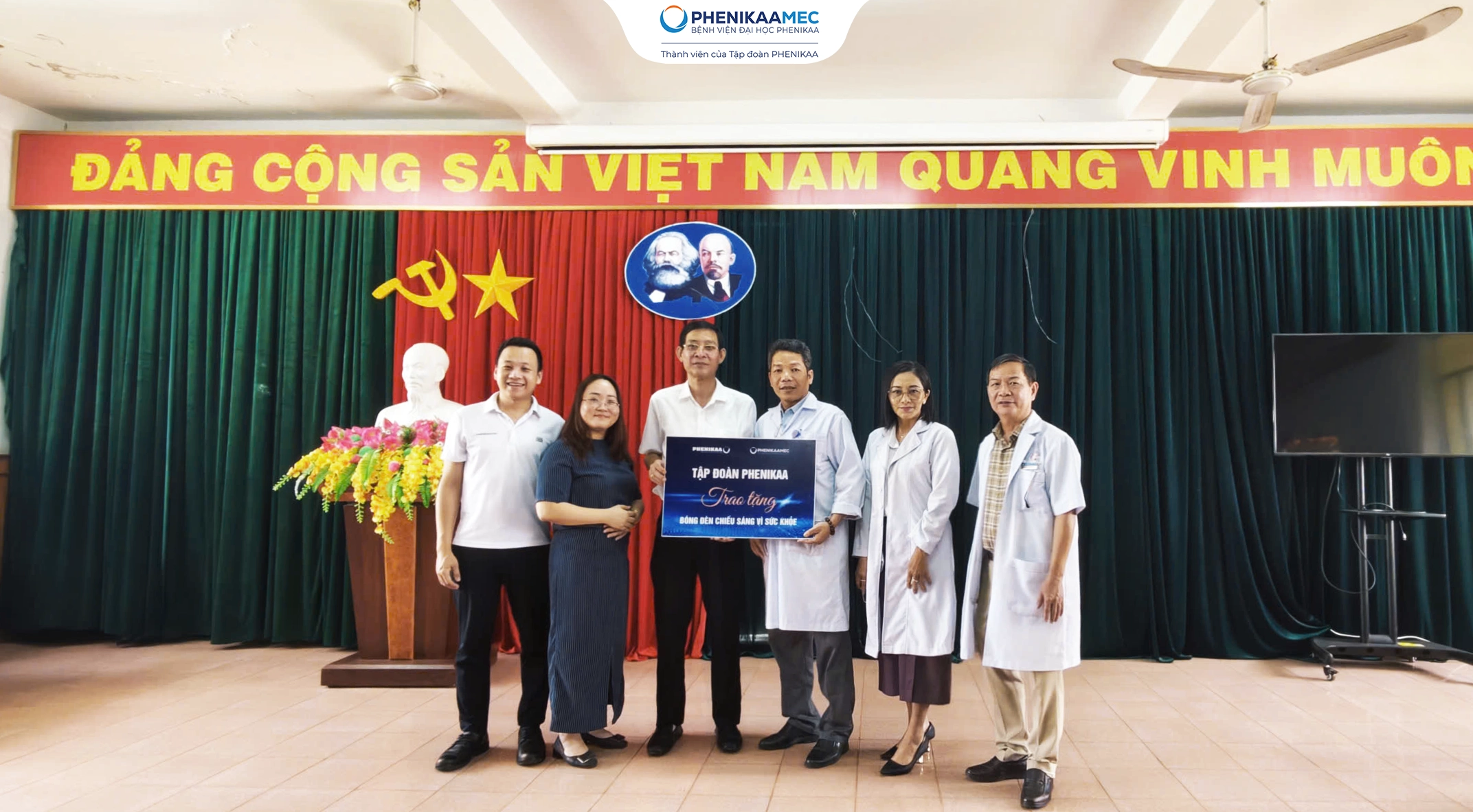 PhenikaaMec trao tặng hơn 11.000 bóng đèn cho các bệnh viện khu vực Tây Nguyên