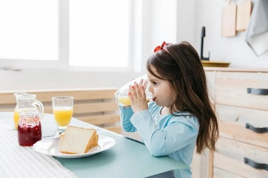 Trẻ cần được bổ sung dinh dưỡng và theo dõi diễn biến tay chân miệng