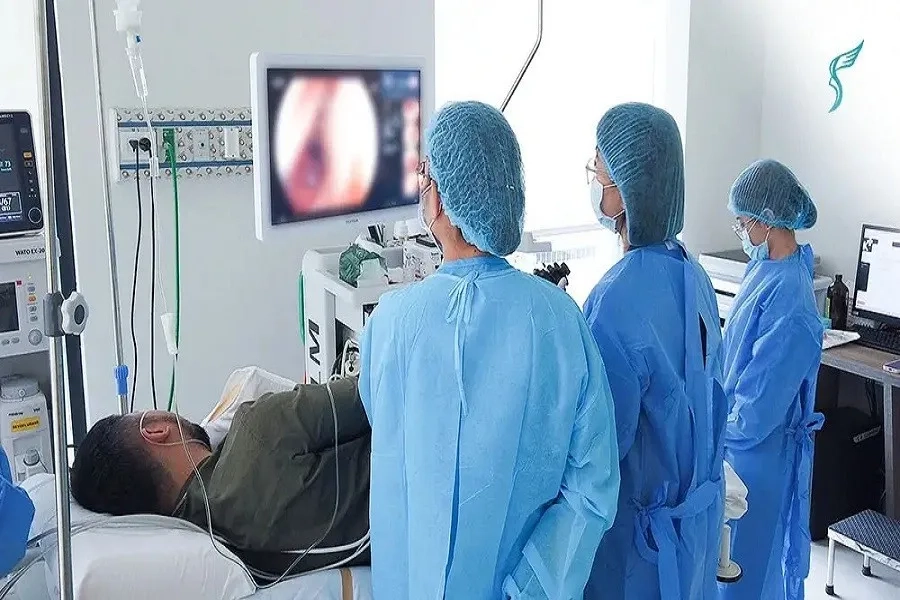 Nội soi kết hợp sinh thiết là phương pháp phổ biến để chẩn đoán ung thư ở giai đoạn 2