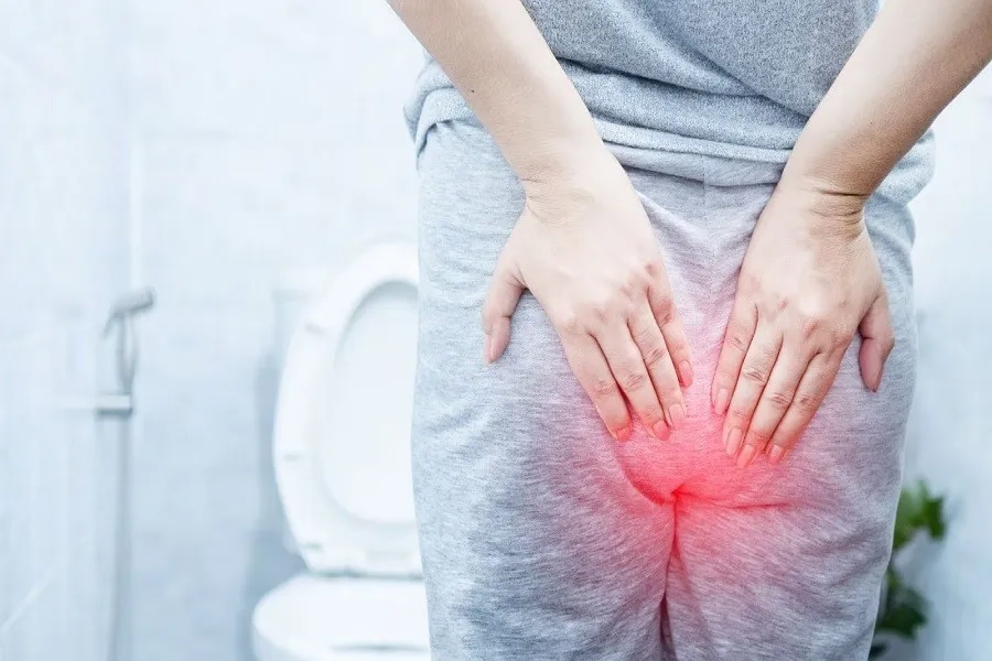 Đau vùng hậu môn hoặc bụng dưới có thể là dấu hiệu ung thư đại tràng giai đoạn 3