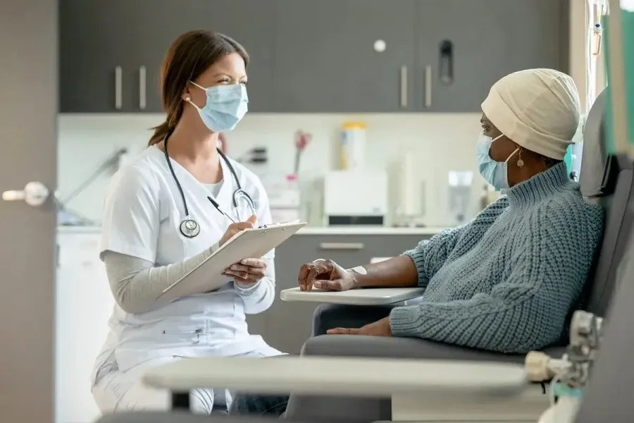 Phẫu thuật kết hợp hóa trị là phương pháp điều trị phổ biến ở giai đoạn 3