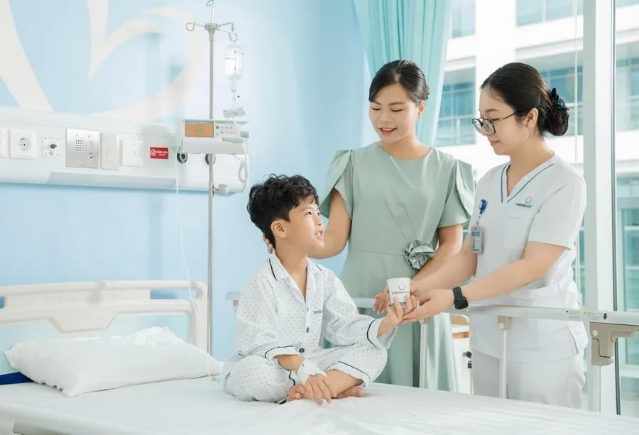 Trẻ cần được nhập viện khi cảm thấy mệt mỏi, li bì, điều trị tại nhà nhiều ngày không khỏi