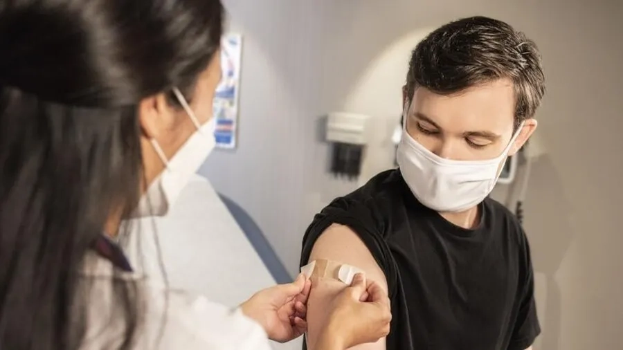 Tiêm vắc xin giúp phòng ngừa quai bị và các biến chứng liên quan