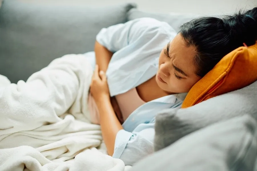 Đau bụng kèm mệt mỏi, suy nhược là dấu hiệu ung thư trực tràng