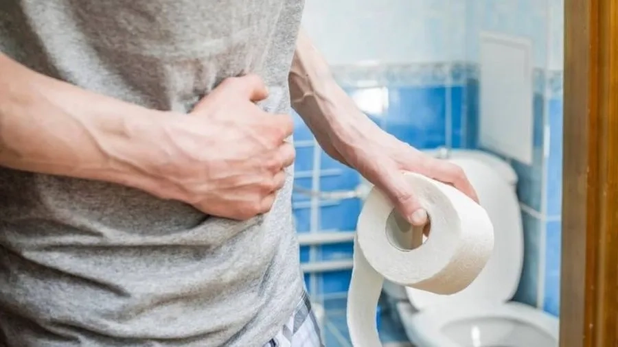 Đau bụng âm ỉ, kéo dài có thể là dấu hiệu ung thư đại trực tràng cần được thăm khám sớm