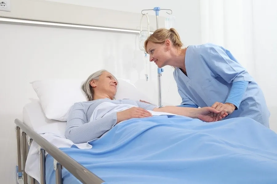 Tuổi tác cao là một trong những nguyên nhân phổ biến làm tăng nguy cơ mắc ung thư trực tràng