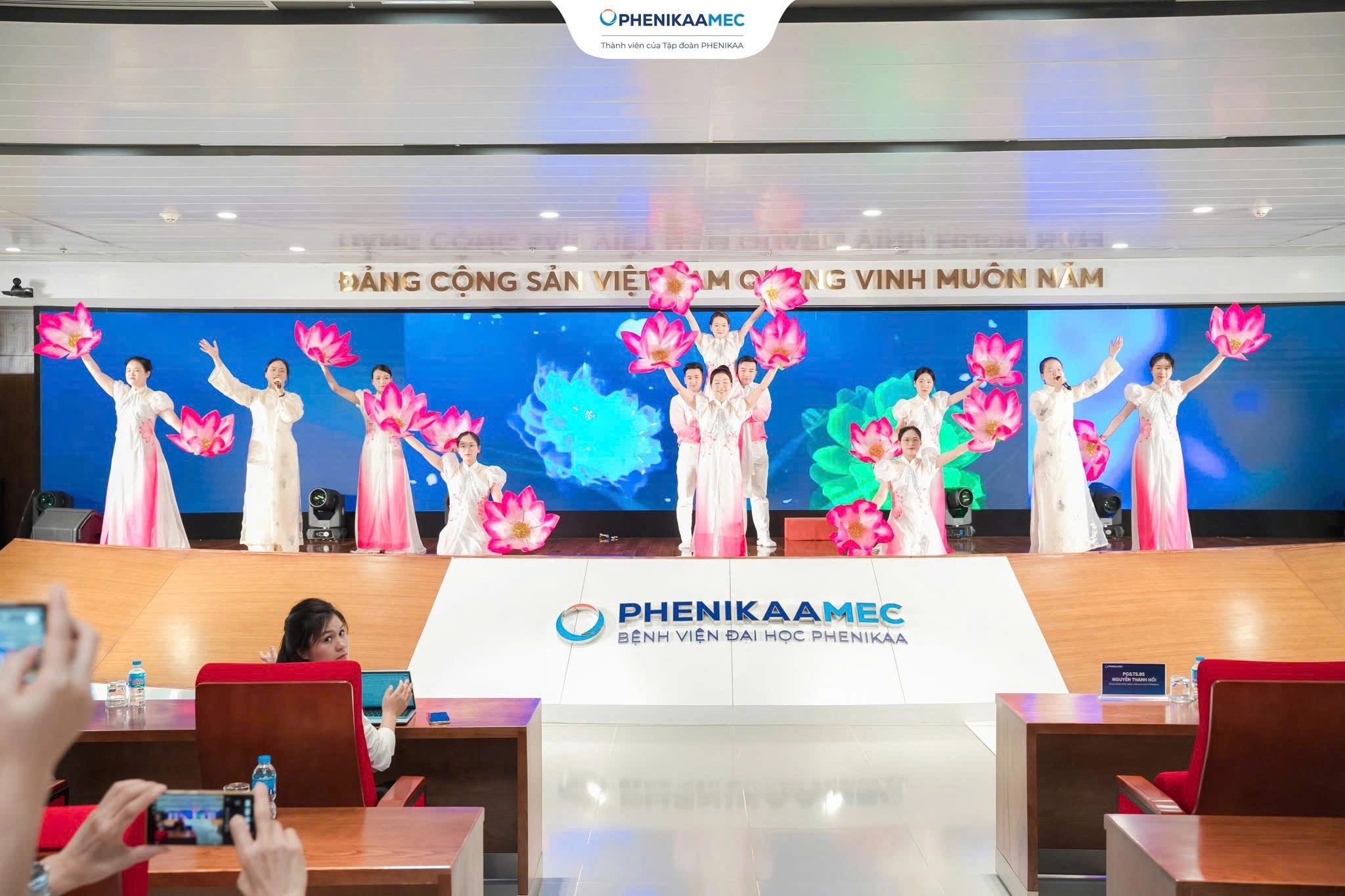 Kỷ niệm 61 năm Ngày Quốc tế Điều dưỡng tại PhenikaaMec