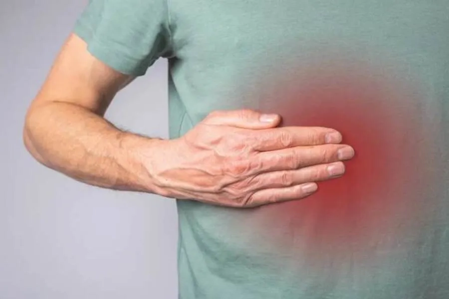 Đau bụng kéo dài có thể là một trong những dấu hiệu ung thư dạ dày
