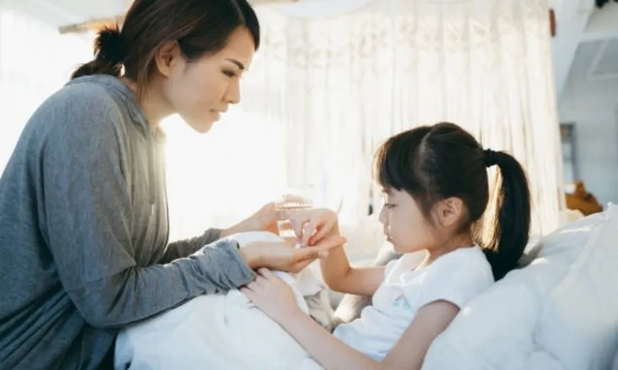 Cho trẻ uống bất kì loại thuốc nào cần tham khảo ý kiến của bác sĩ chuyên khoa