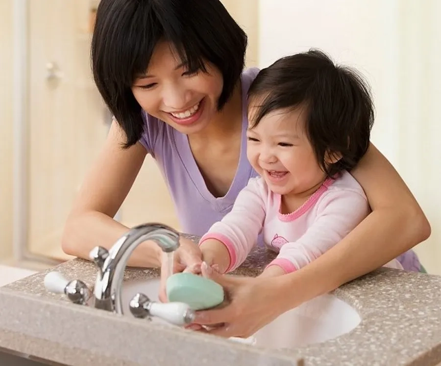 Vệ sinh cá nhân cho trẻ đúng cách giúp phòng tránh lây nhiễm virus