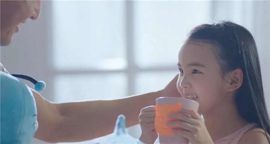 Trẻ cần được bổ sung nước để hỗ trợ nhanh hồi phục