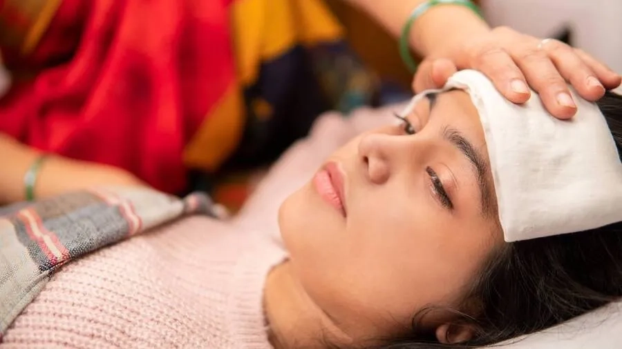 Kiểm soát sốt và triệu chứng giúp giảm khó chịu và hạn chế biến chứng