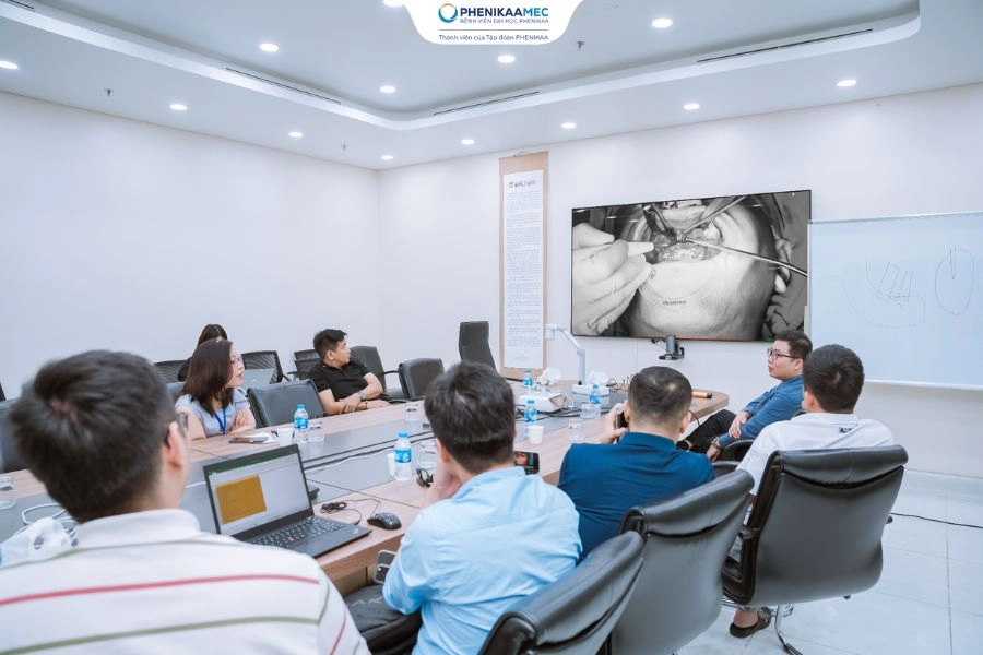 Hội thảo Phẫu thuật chỉnh hình xương hàm PhenikaaMec