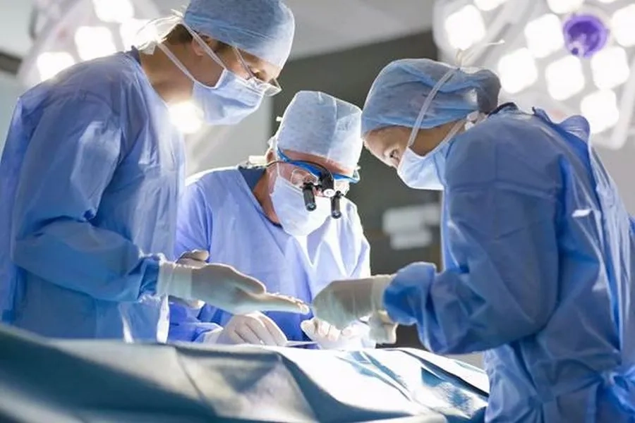 Phẫu thuật cắt bỏ khối u là phương pháp điều trị chính cho ung thư dạ dày