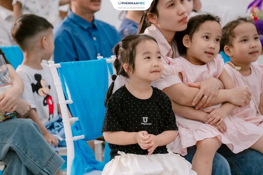 Bệnh Viện Đại Học Phenikaa Trao Gửi Yêu Thương Đến Các Em Nhỏ Chúc Mừng Ngày Quốc Tế Thiếu Nhi 1-6