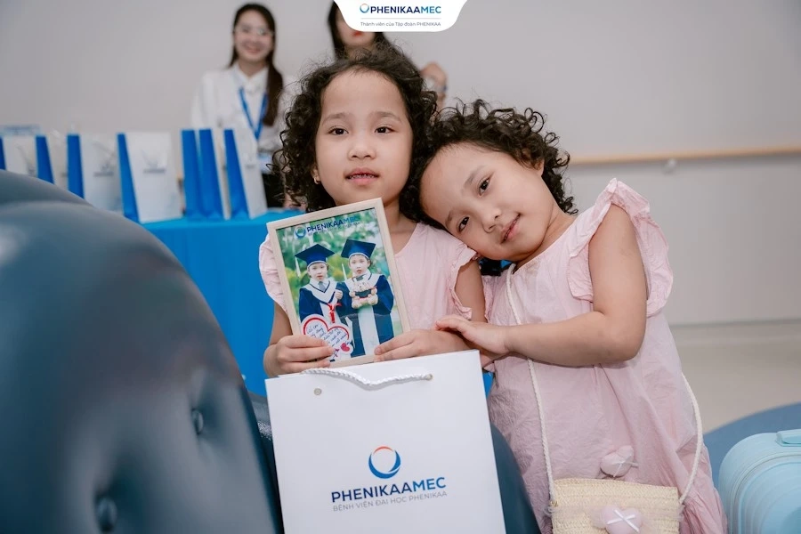 Bệnh Viện Đại Học Phenikaa Trao Gửi Yêu Thương Đến Các Em Nhỏ Chúc Mừng Ngày Quốc Tế Thiếu Nhi 1-6