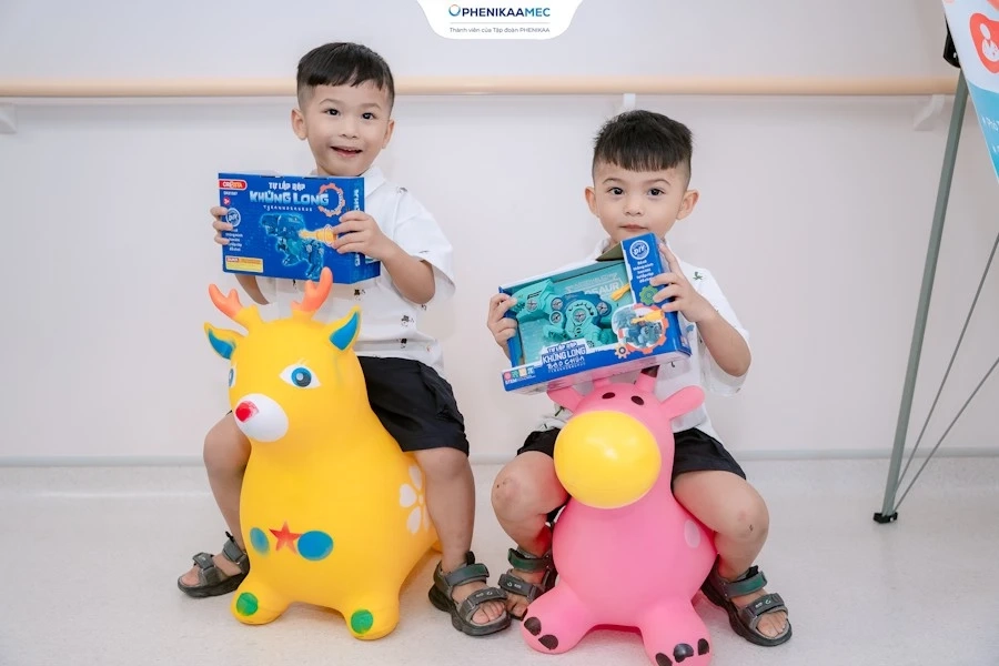 Bệnh Viện Đại Học Phenikaa Trao Gửi Yêu Thương Đến Các Em Nhỏ Chúc Mừng Ngày Quốc Tế Thiếu Nhi 1-6