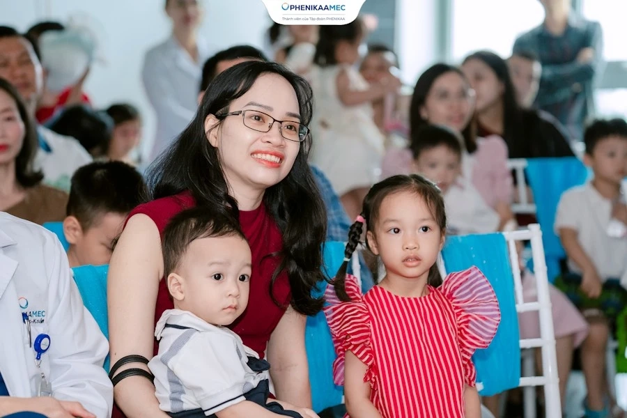 Bệnh Viện Đại Học Phenikaa Trao Gửi Yêu Thương Đến Các Em Nhỏ Chúc Mừng Ngày Quốc Tế Thiếu Nhi 1-6