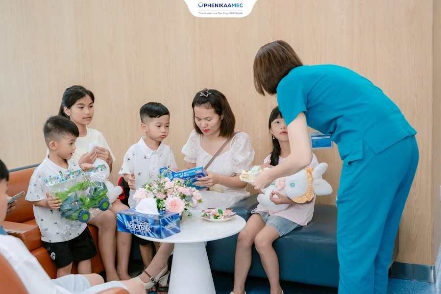 Bệnh Viện Đại Học Phenikaa Trao Gửi Yêu Thương Đến Các Em Nhỏ Chúc Mừng Ngày Quốc Tế Thiếu Nhi 1-6
