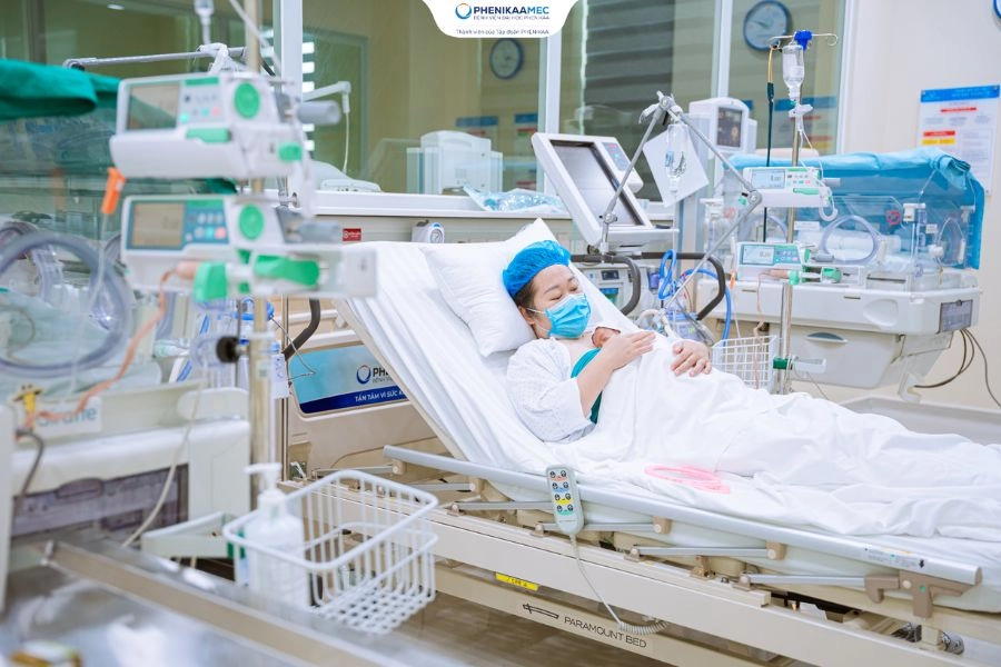 Kỳ tích cặp song sinh chỉ nặng 800g - 1000g và hành trình 3 tháng giành lại sự sống tại PhenikaaMec