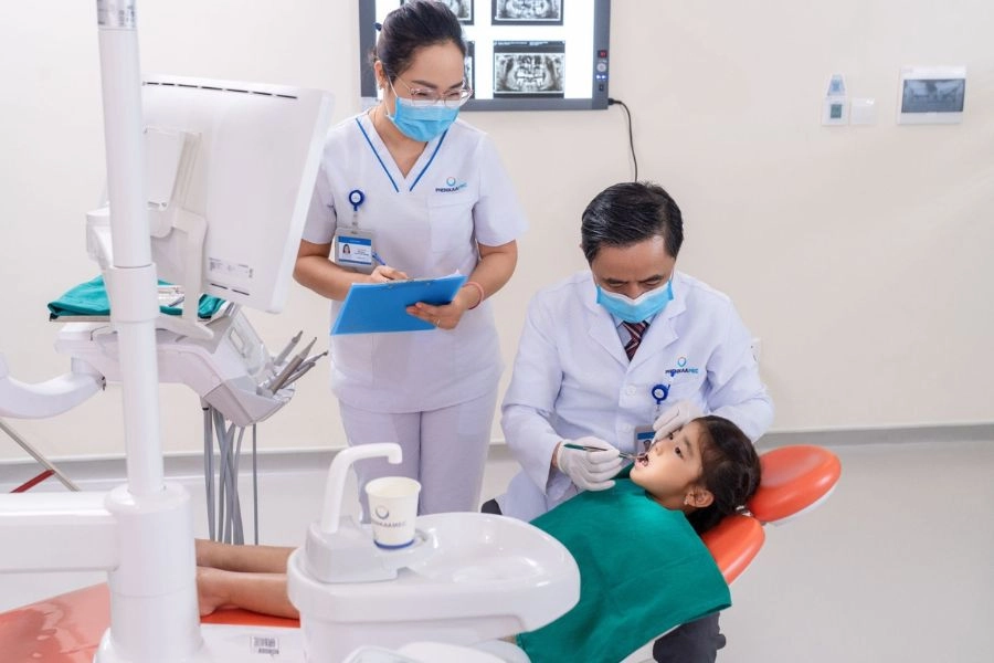 Chương trình “Răng xinh đón hè” PhenikaaMec