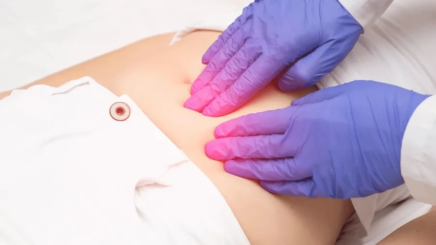 Khám vùng bụng dưới hỗ trợ phát hiện các bất thường liên quan đến tử cung và phần phụ