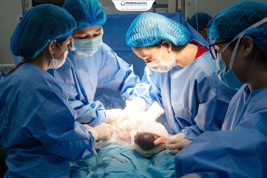 PhenikaaMec đón thành công ba em bé trong ca tam thai hiếm gặp sau hành trình trì hoãn sinh kéo dài 36 giờ