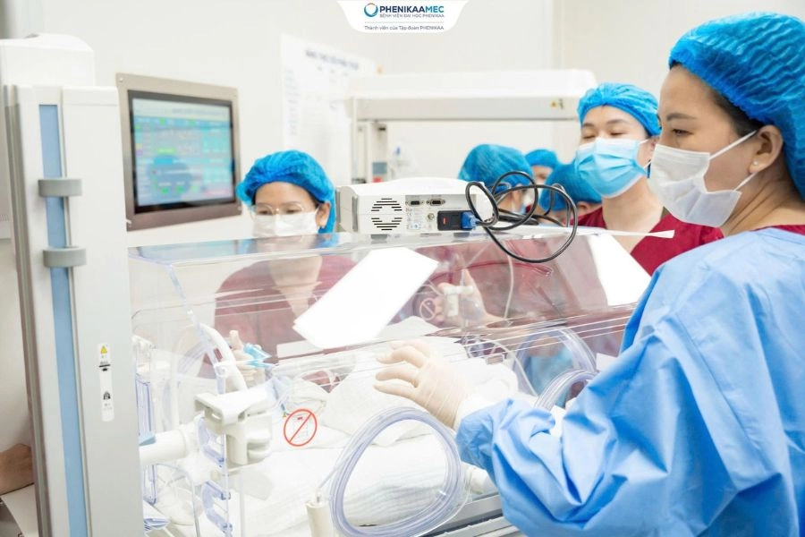 PhenikaaMec đón thành công ba em bé trong ca tam thai hiếm gặp sau hành trình trì hoãn sinh kéo dài 36 giờ