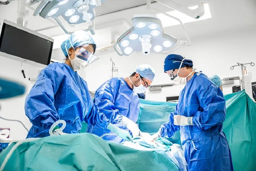 Phẫu thuật là phương pháp điều trị chính trong điều trị ung thư giai đoạn sớm