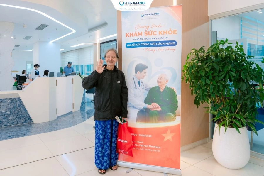Bệnh viện Đại học Phenikaa đồng hành chăm sóc sức khỏe người có công tại phường Xuân Phương
