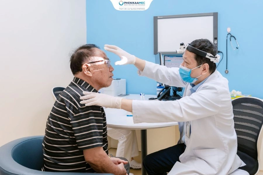 Bệnh viện Đại học Phenikaa đồng hành chăm sóc sức khỏe người có công tại phường Xuân Phương